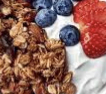 โยเกิร์ตกราโนล่าผลไม้สด