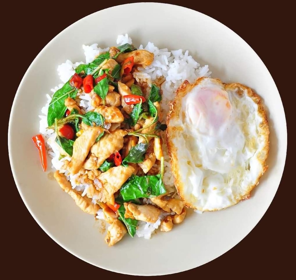 ข้าวกะเพราไก่ไข่ดาว