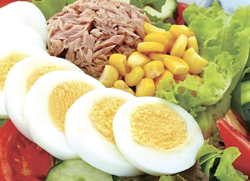 สลัดทูน่าไข่ต้ม